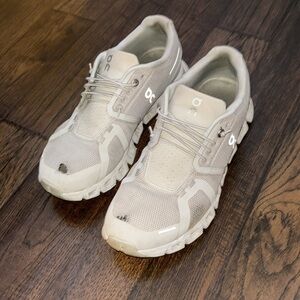 Size 9 onclouds - cream